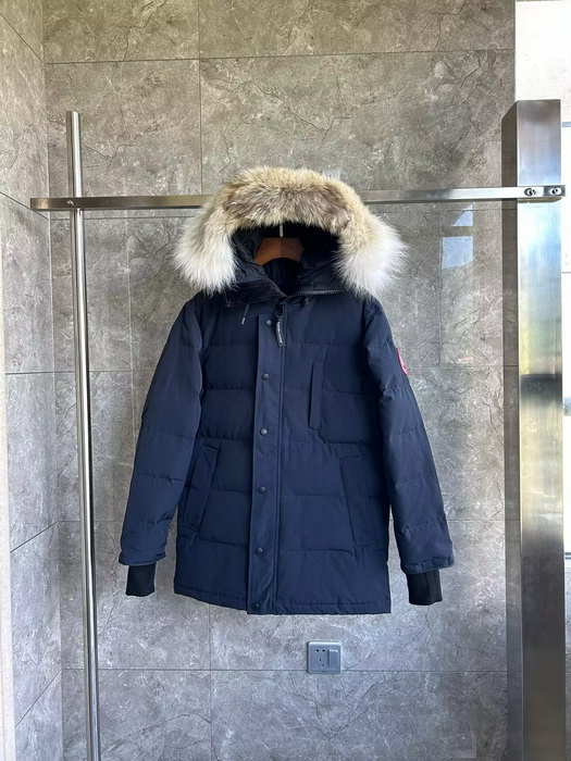 Can*a Go*e coat-381