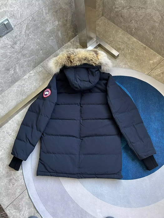 Can*a Go*e coat-381
