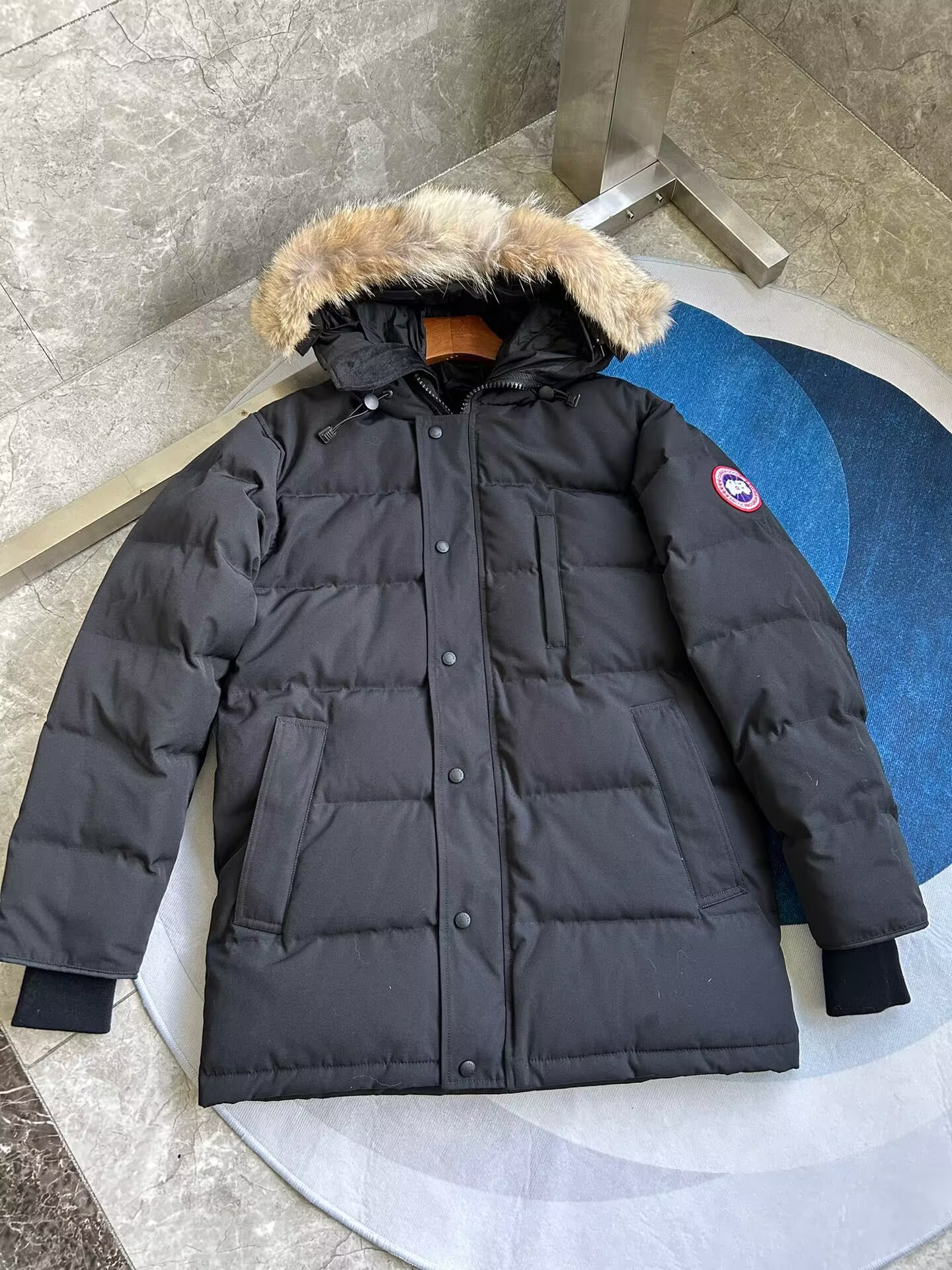 Can*a Go*e coat-378
