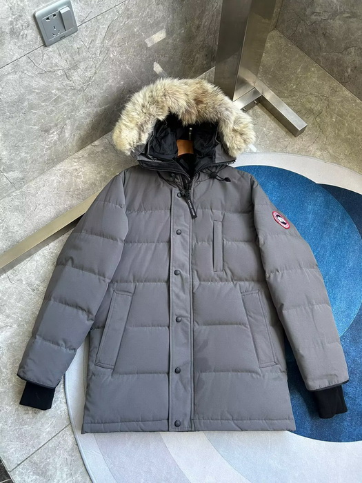 Can*a Go*e coat-382