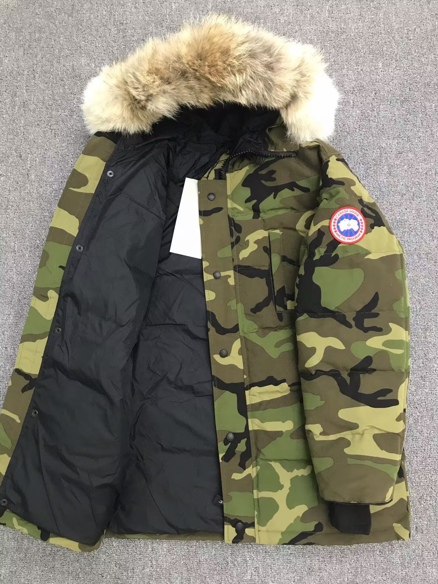Can*a Go*e coat-380