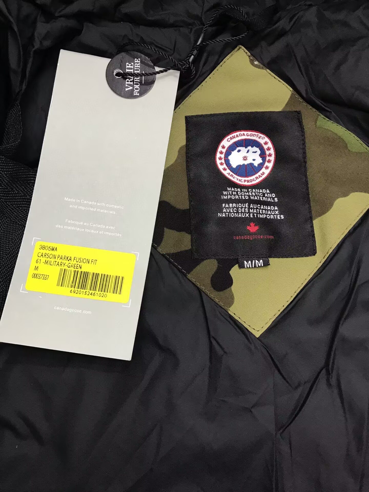 Can*a Go*e coat-380