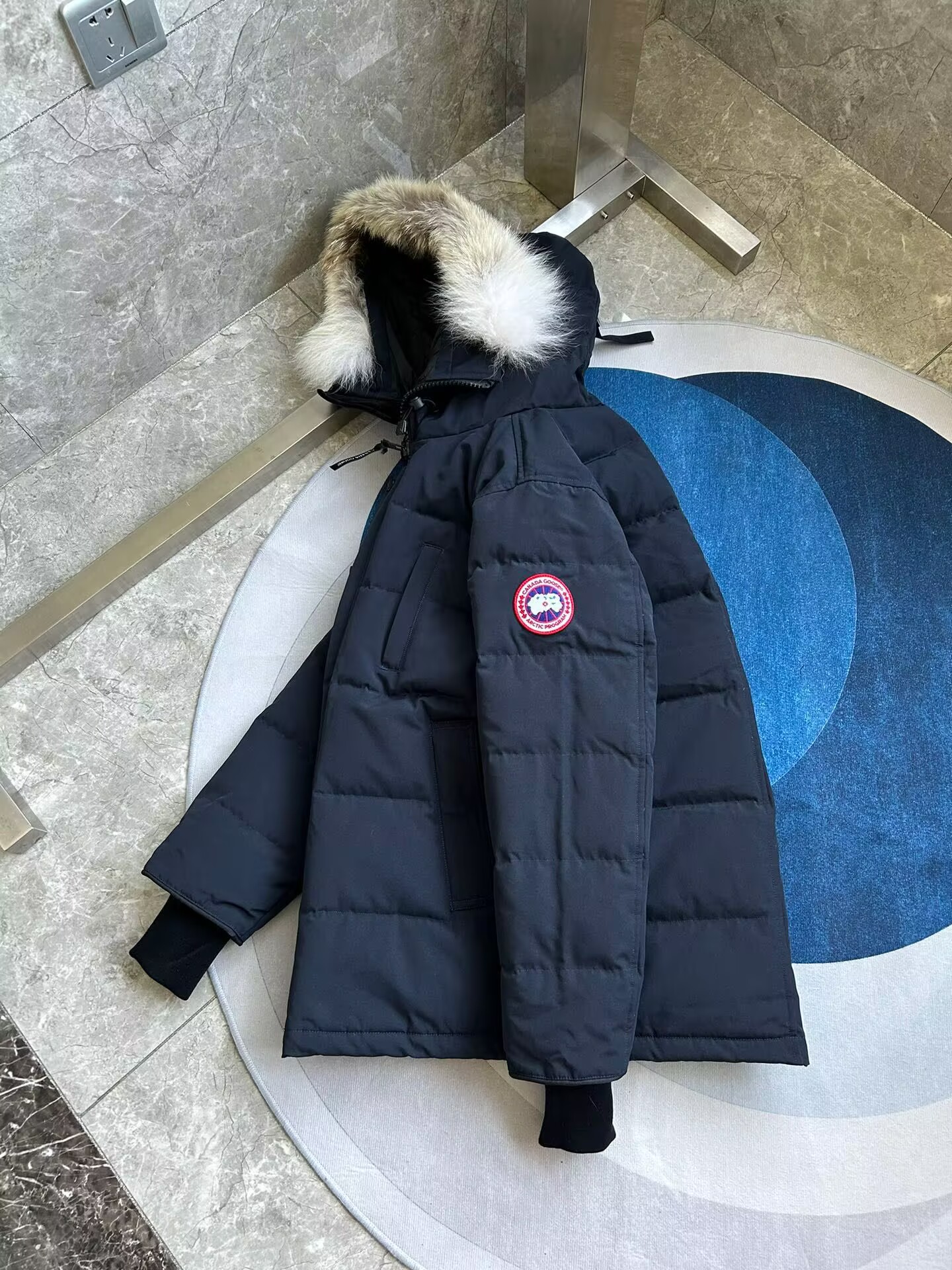 Can*a Go*e coat-381