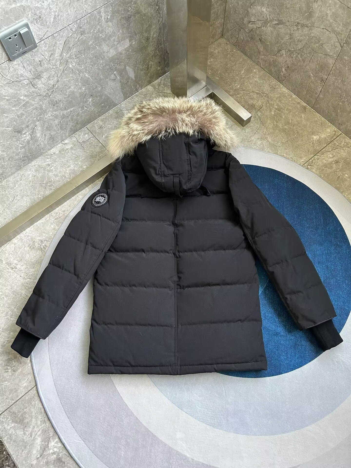 Can*a Go*e coat-377