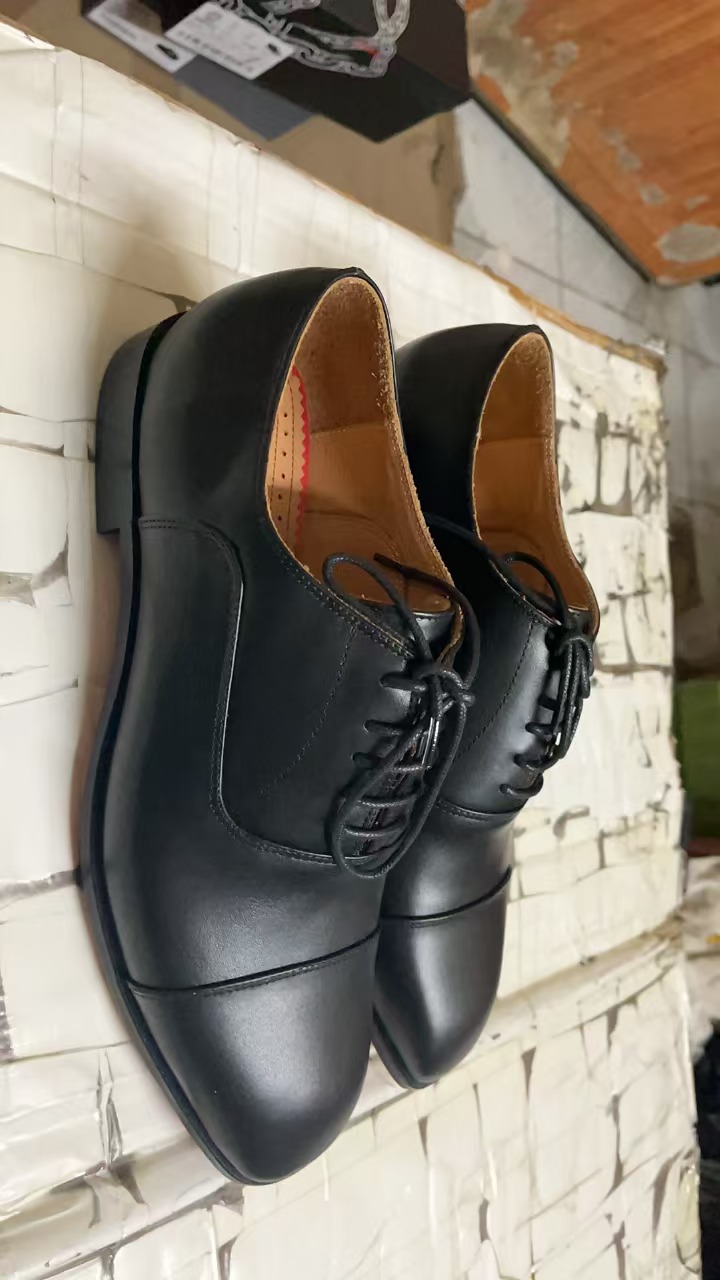 CL Men Shoes-556