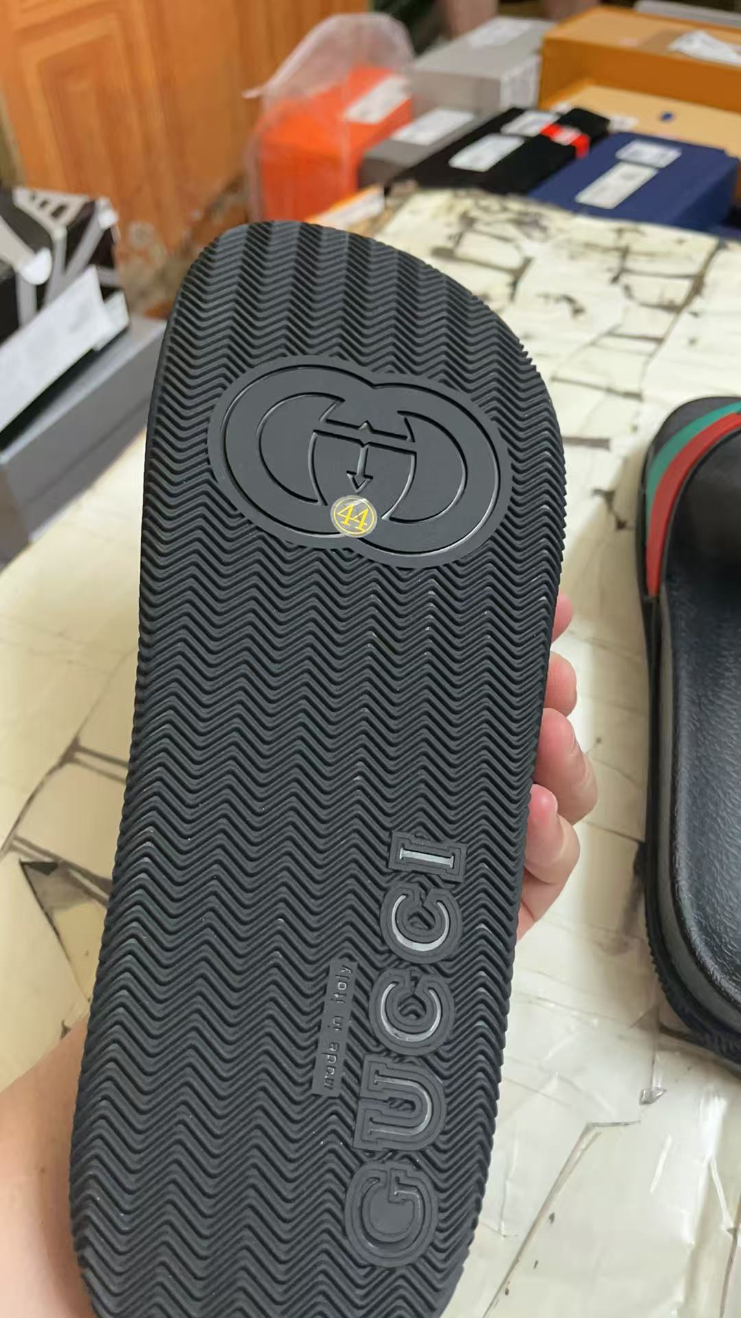 G*u*i slippers(aaa)-464