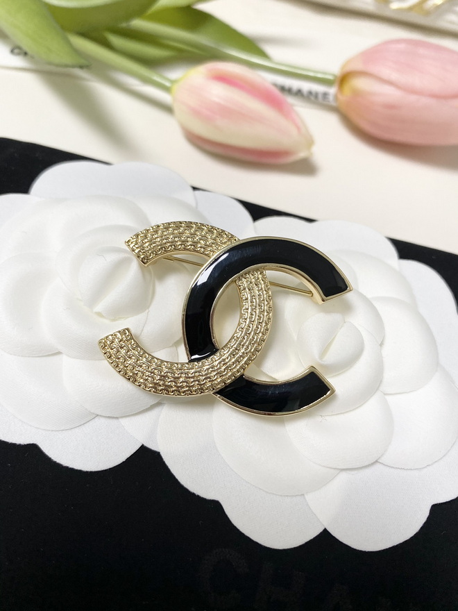Ch*el brooch-030