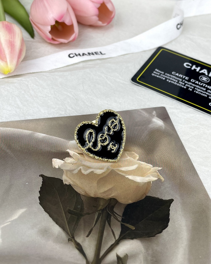 Ch*el brooch-085