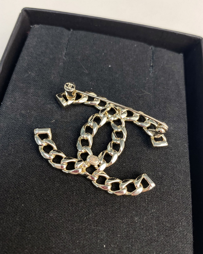 Ch*el brooch-063