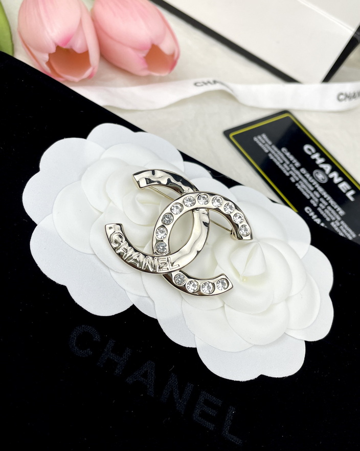 Ch*el brooch-058