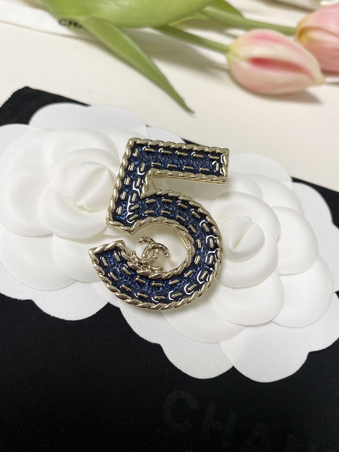 Ch*el brooch-053