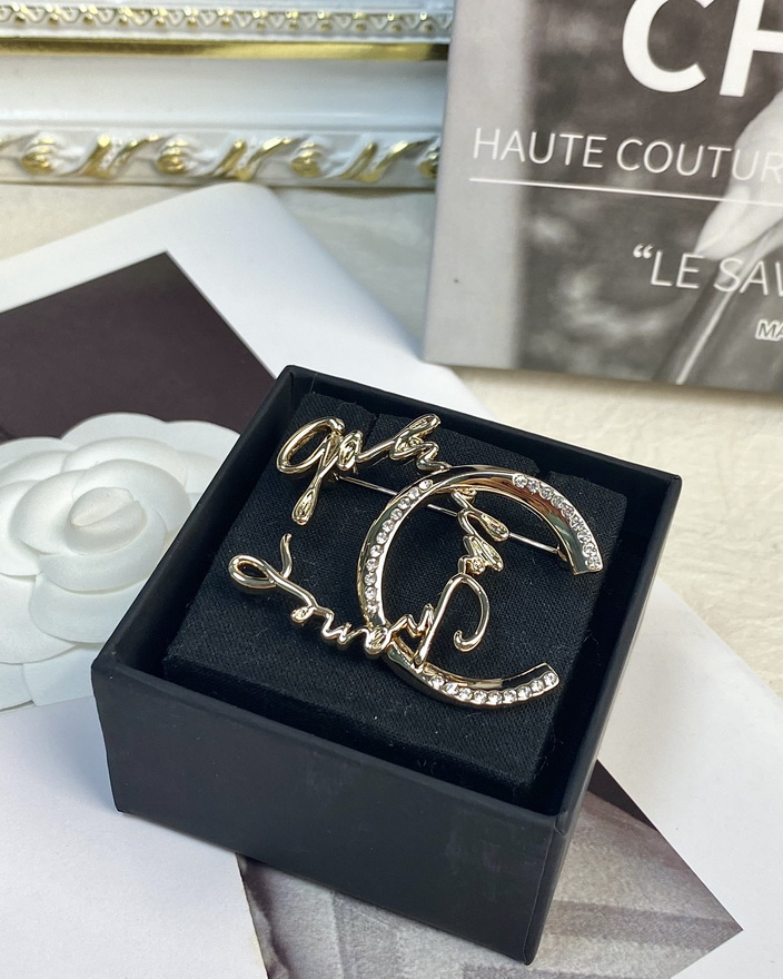 Ch*el brooch-043
