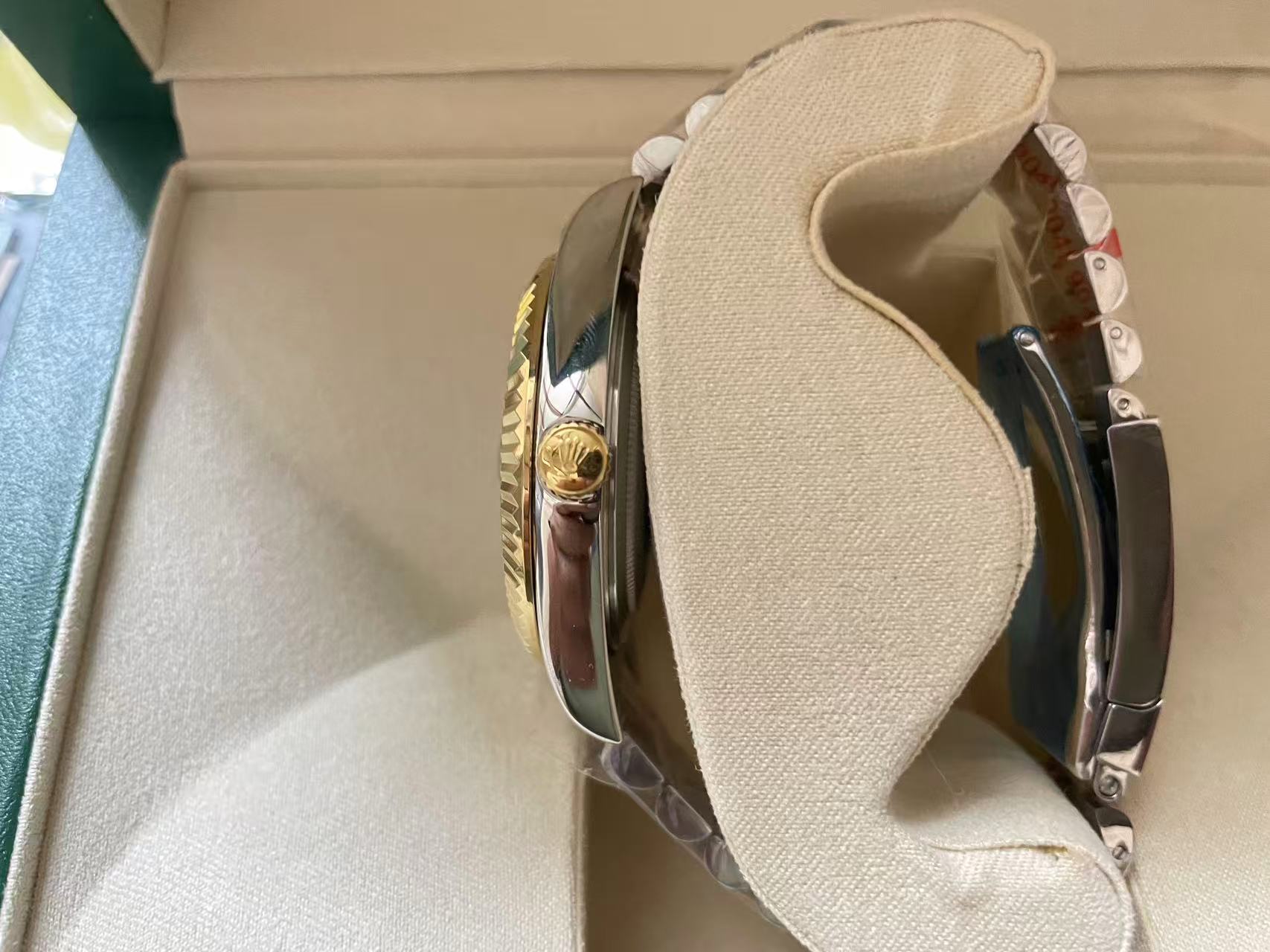 R*l*x watches-190