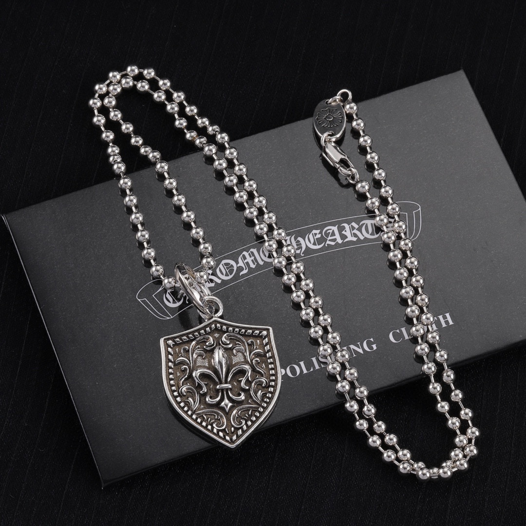 Ch**me He**ts necklace-011