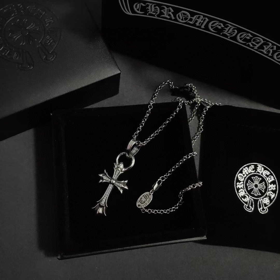Ch**me He**ts necklace-007