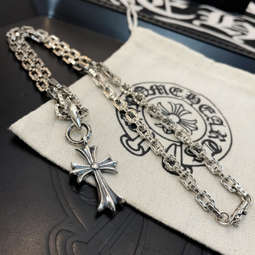 Ch**me He**ts necklace-067