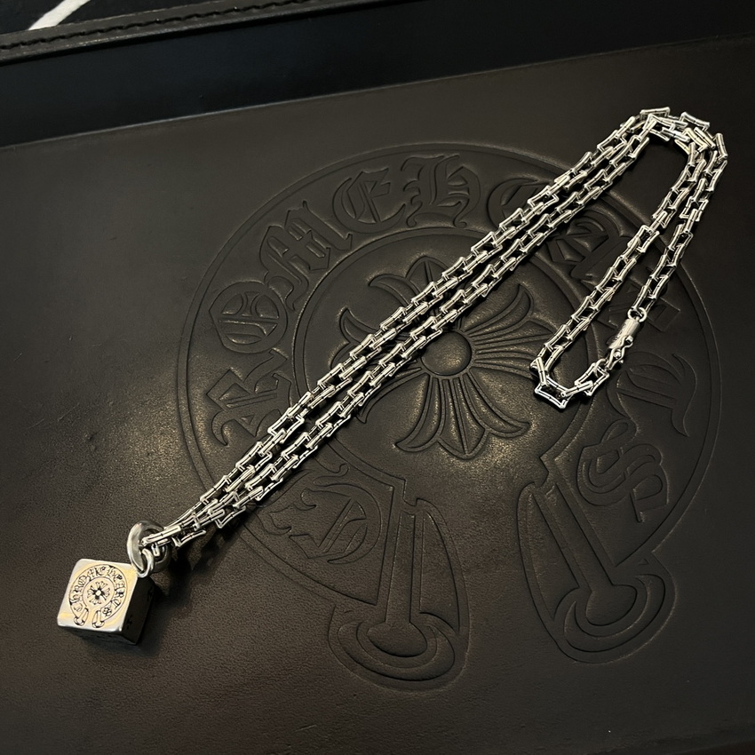 Ch**me He**ts necklace-069