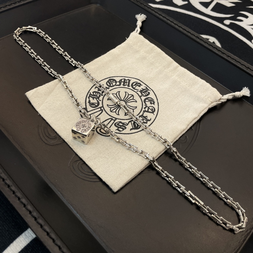 Ch**me He**ts necklace-069