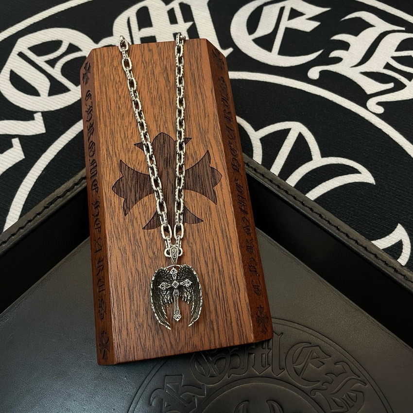 Ch**me He**ts necklace-091