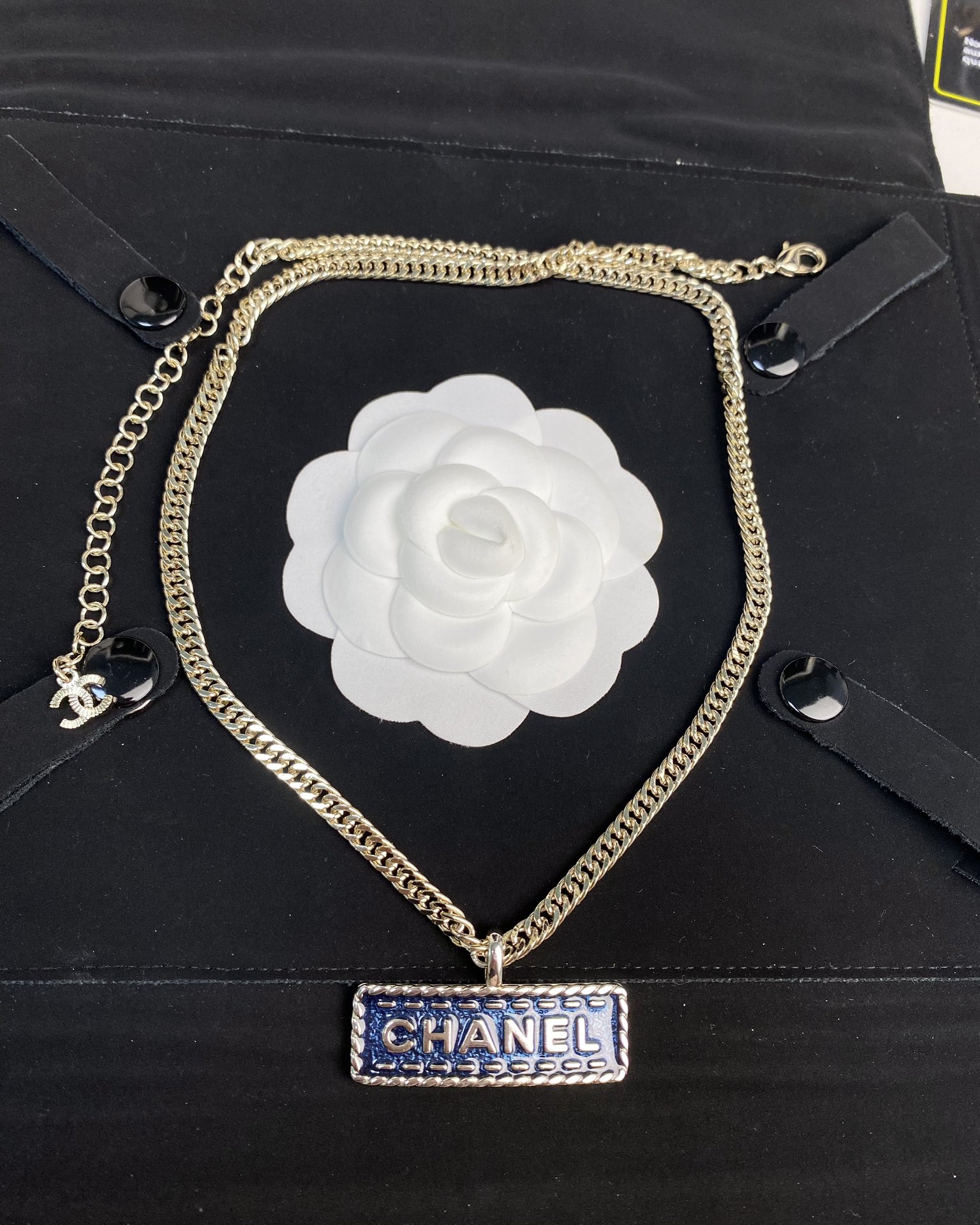 Ch*el necklace-012