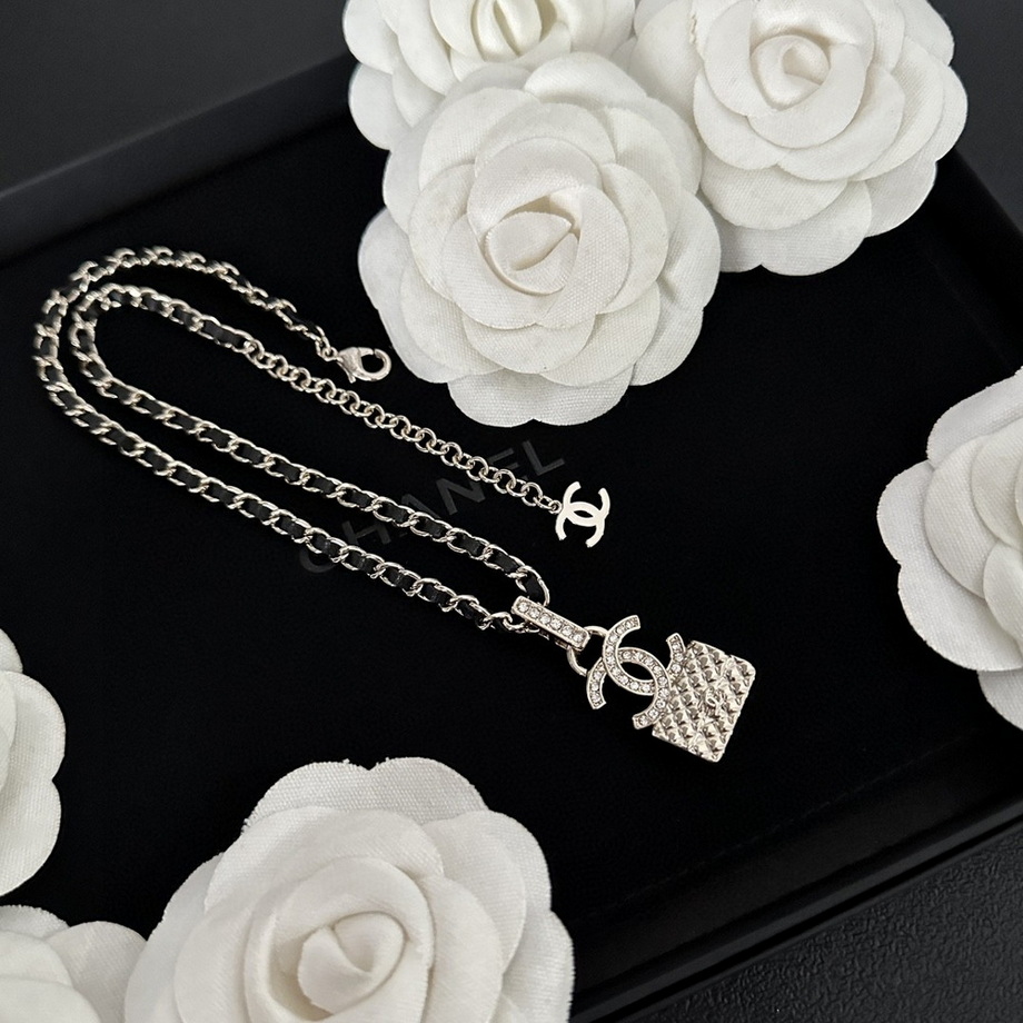 Ch*el necklace-385