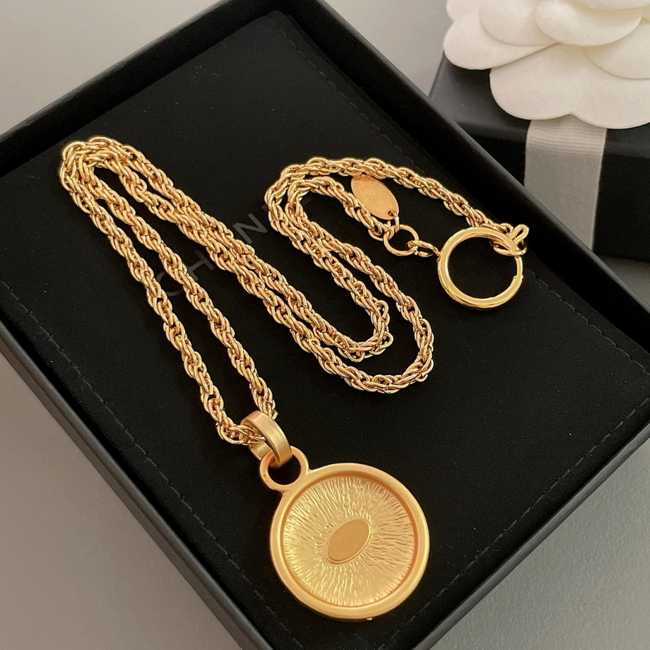 Ch*el necklace-293