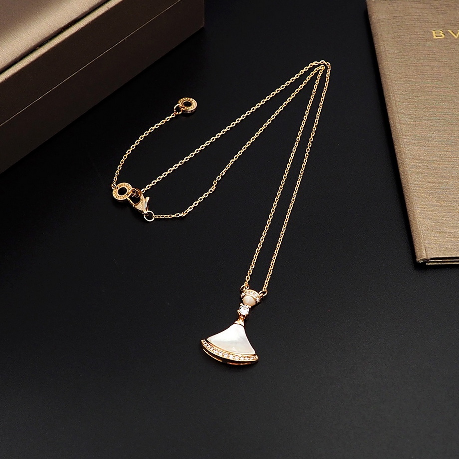 Ch*el necklace-132