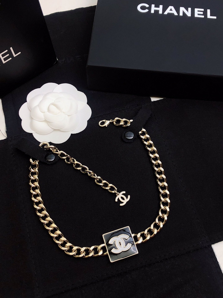Ch*el necklace-095