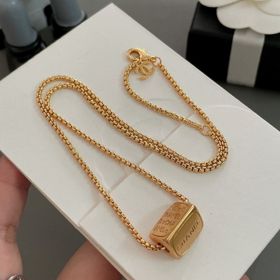 Ch*el necklace-259