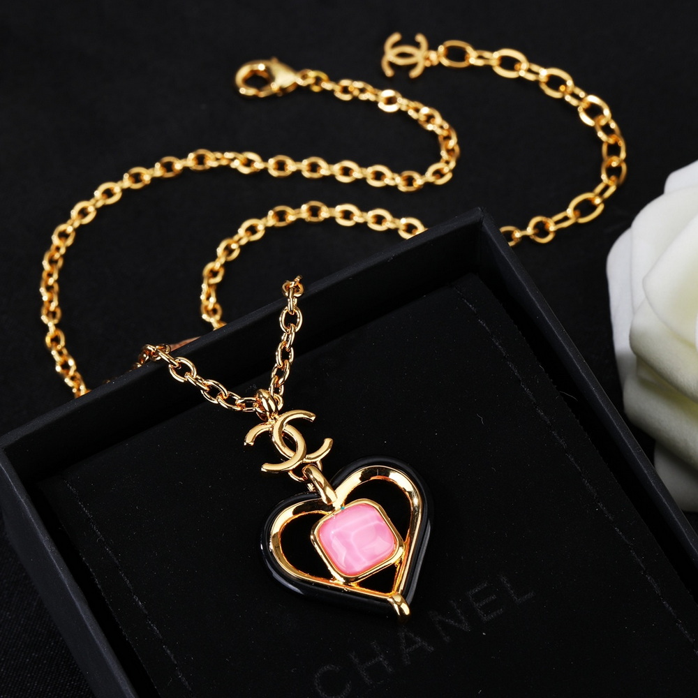 Ch*el necklace-072