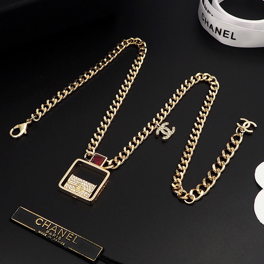 Ch*el necklace-061