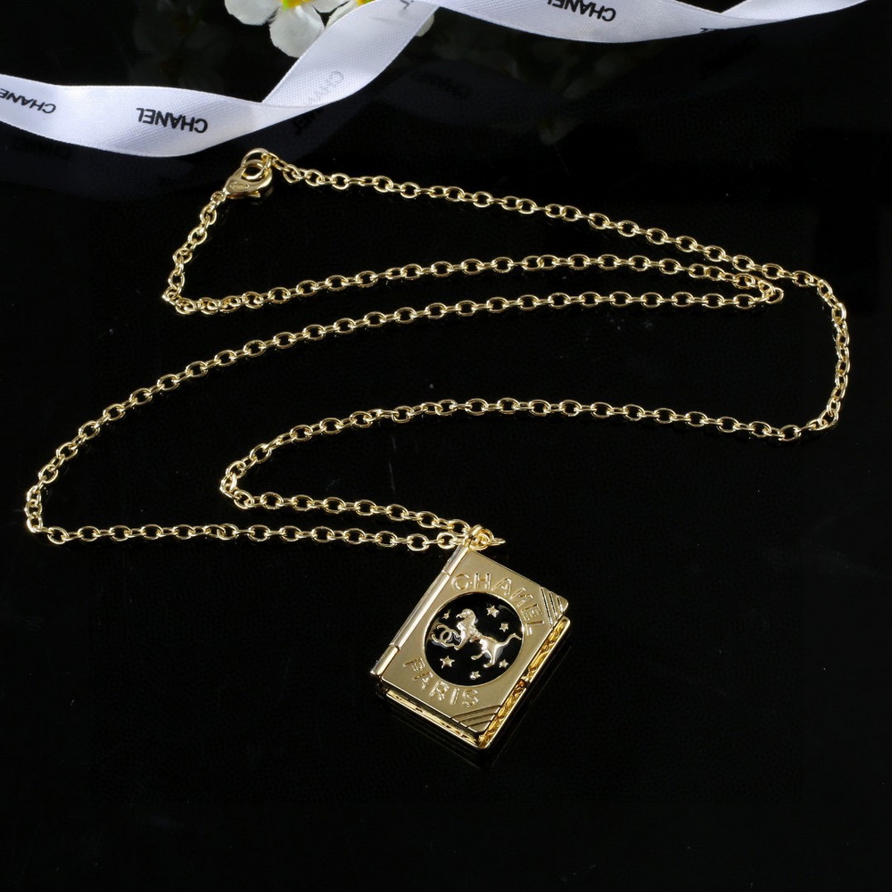 Ch*el necklace-056