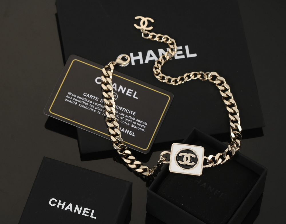 Ch*el necklace-033