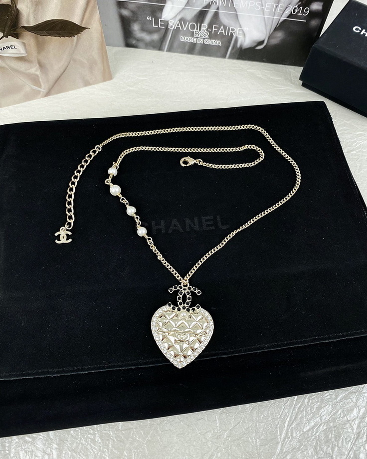 Ch*el necklace-213