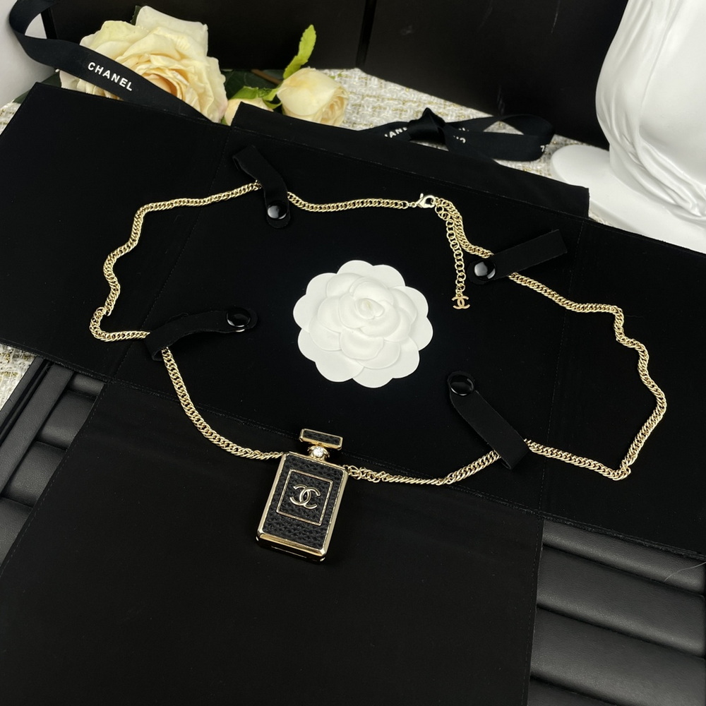Ch*el necklace-465