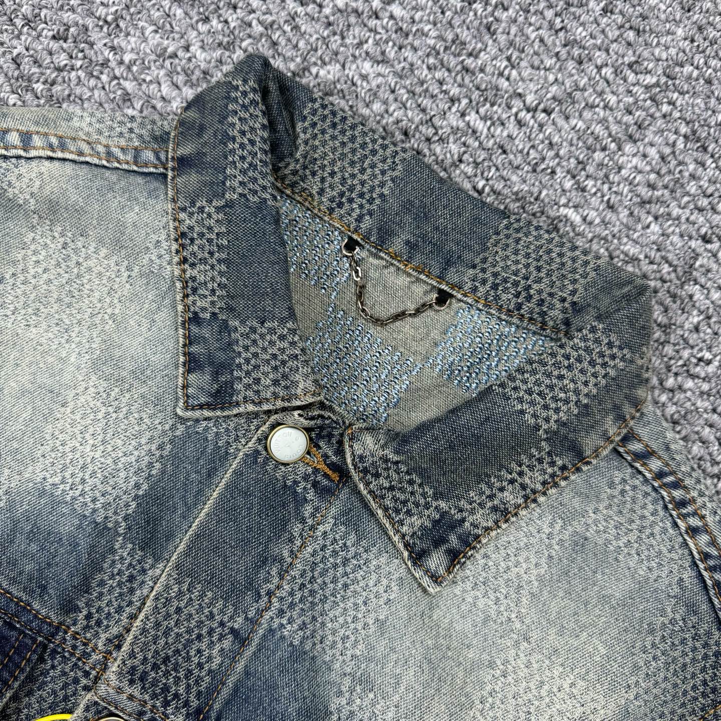 LV Jacket-020