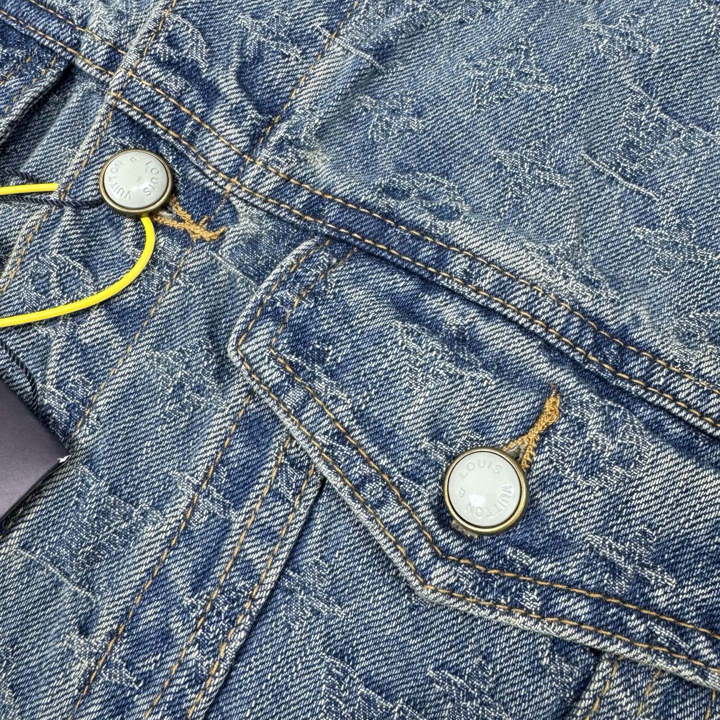 LV Jacket-021