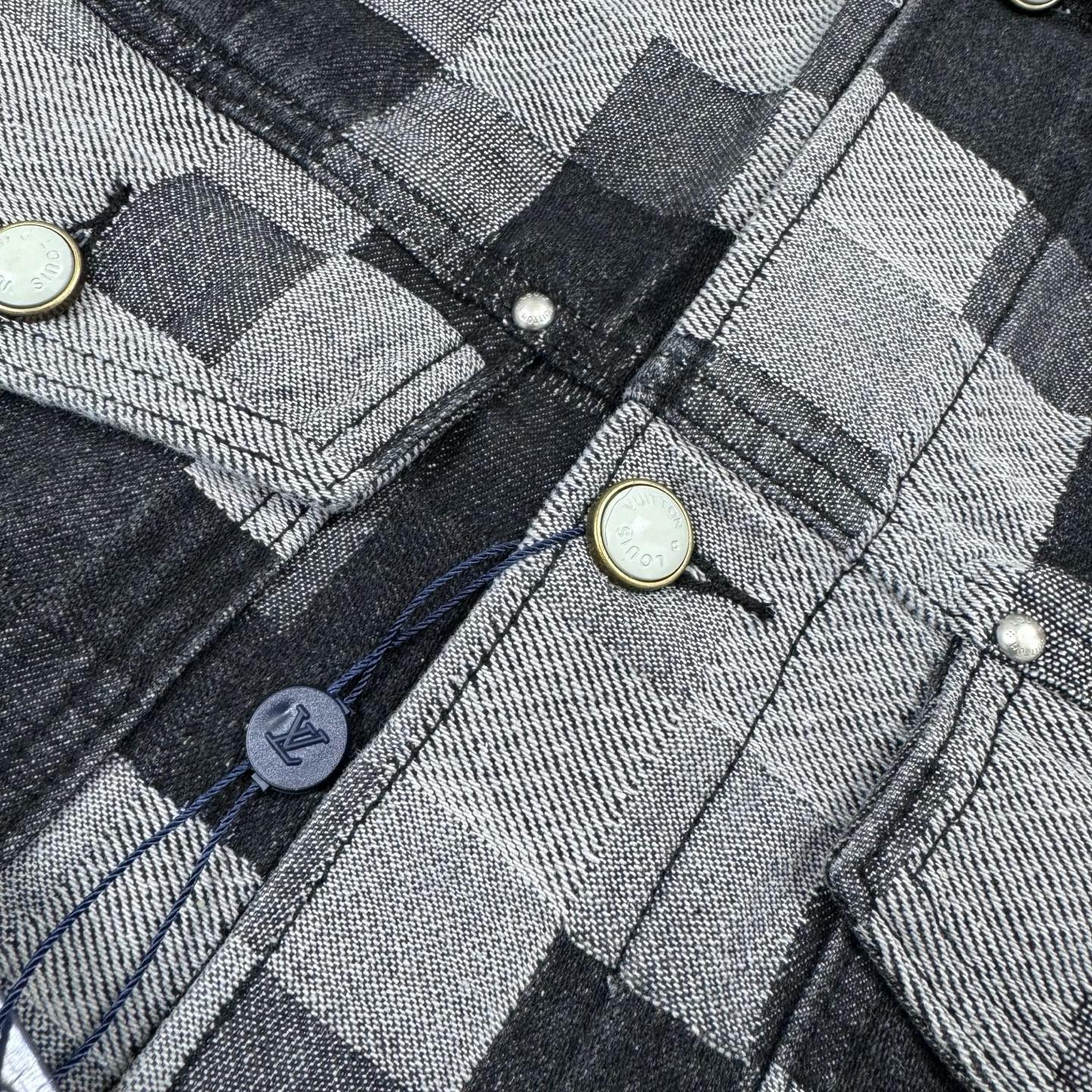 LV Jacket-030