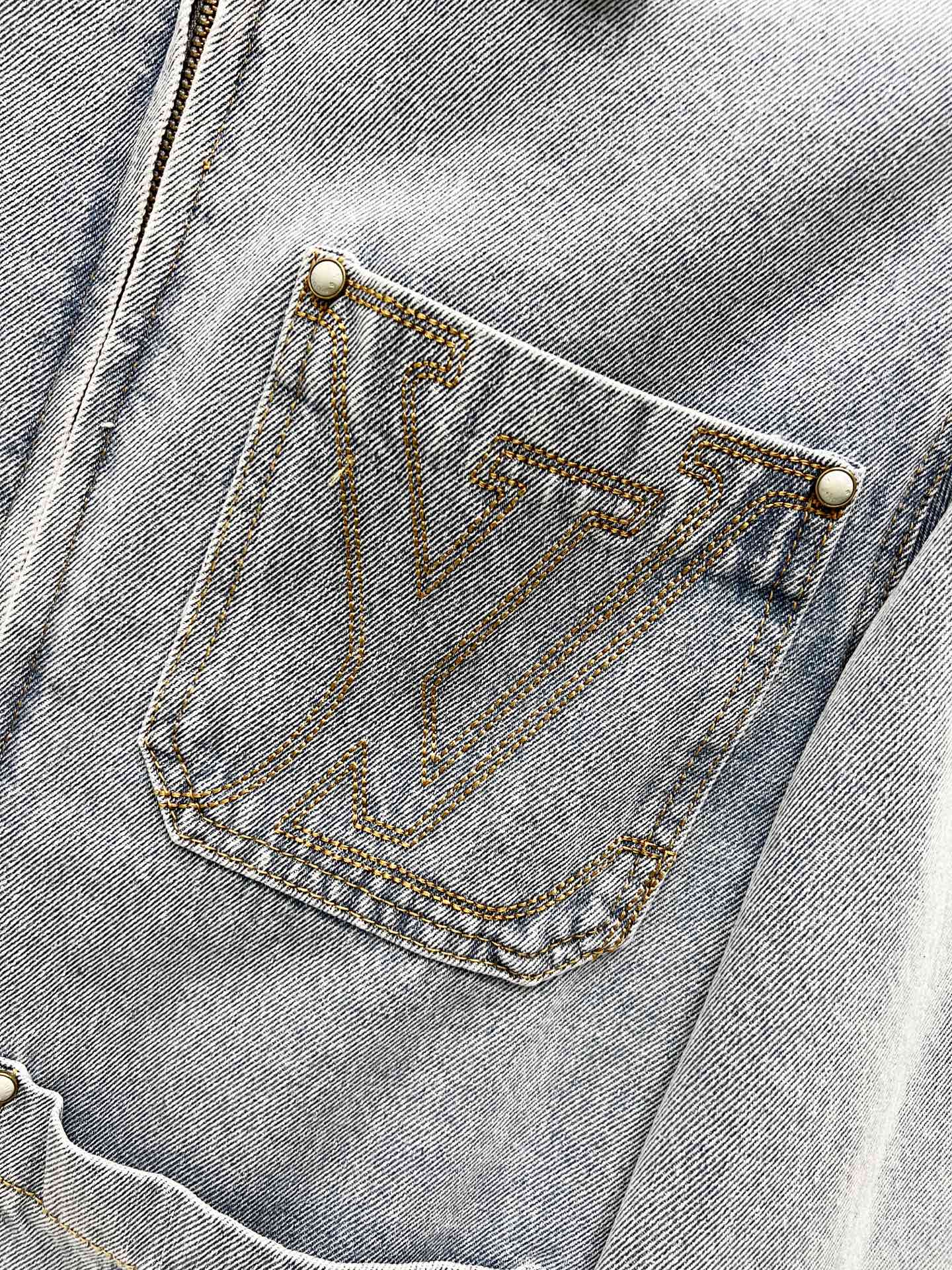 LV Jacket-032