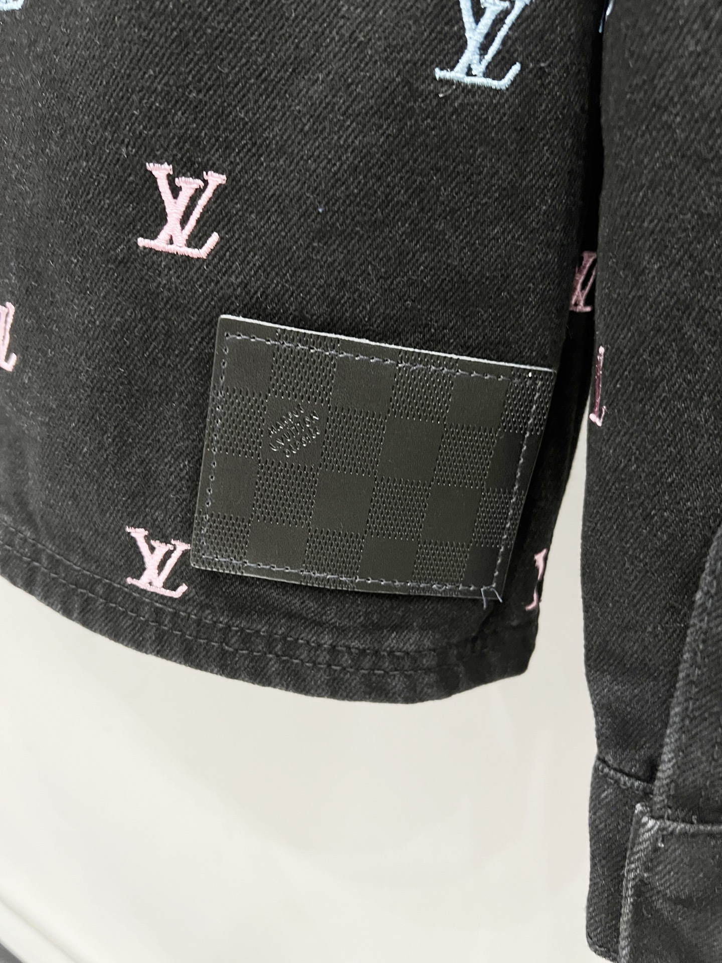 LV Jacket-036