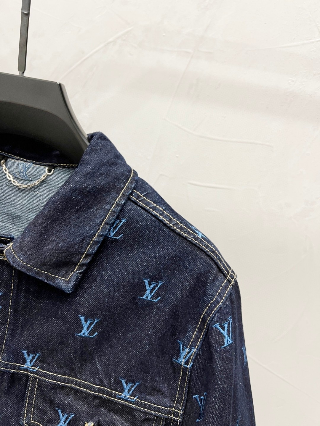 LV Jacket-038