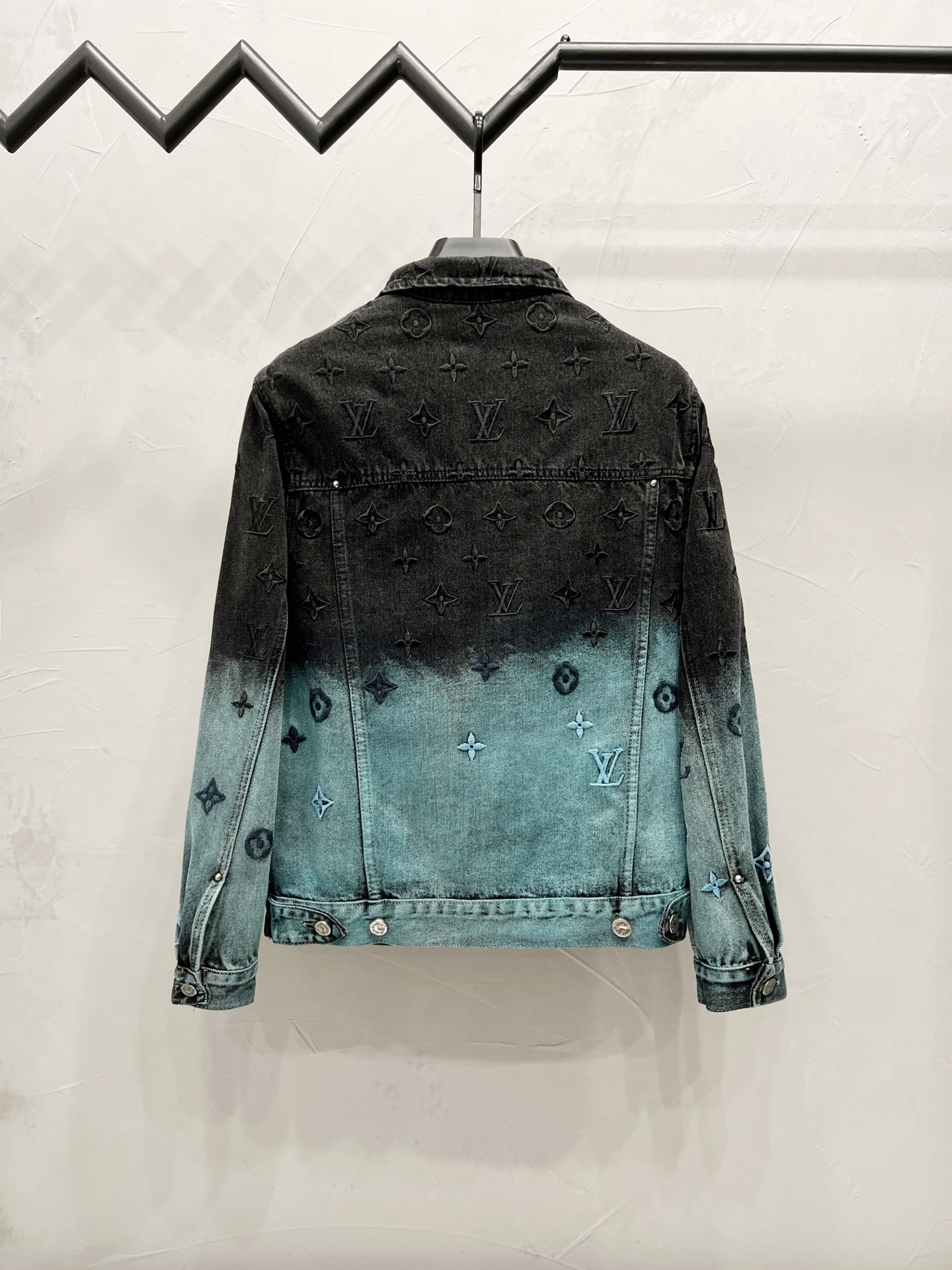 LV Jacket-039