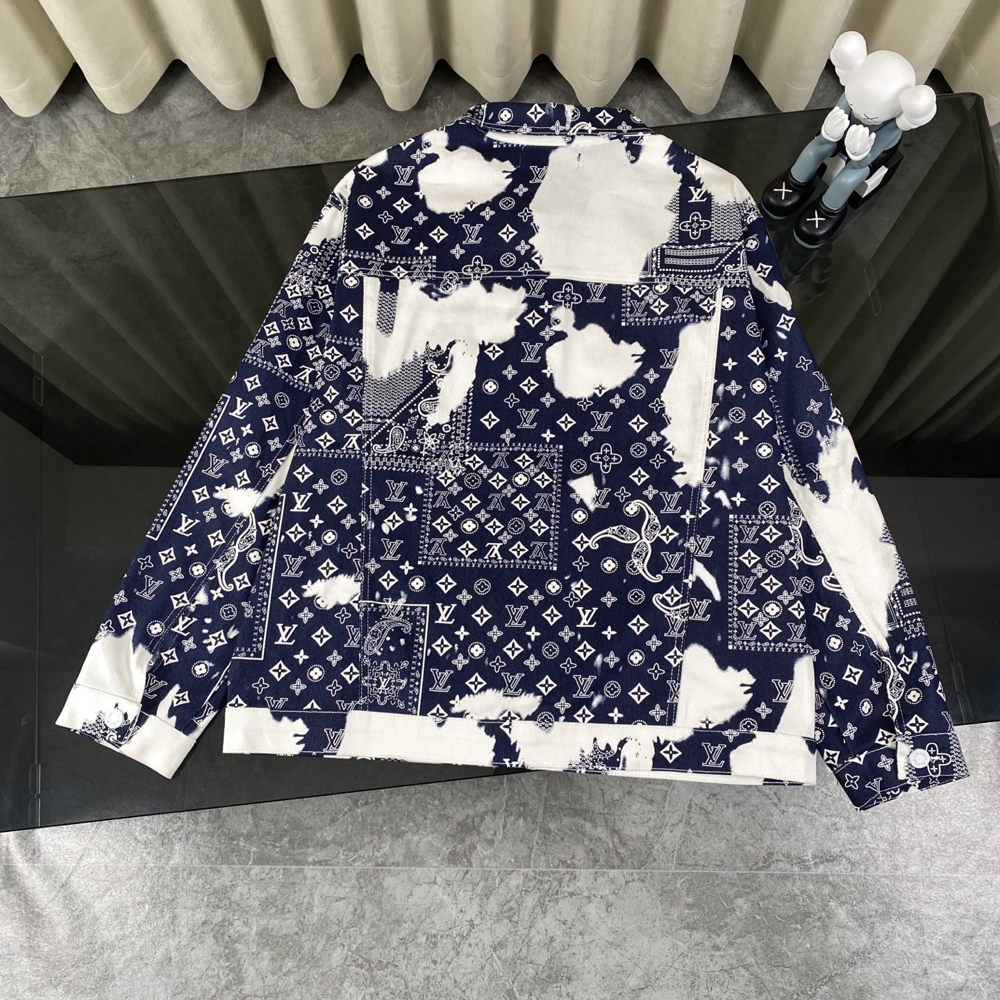 LV Jacket-046