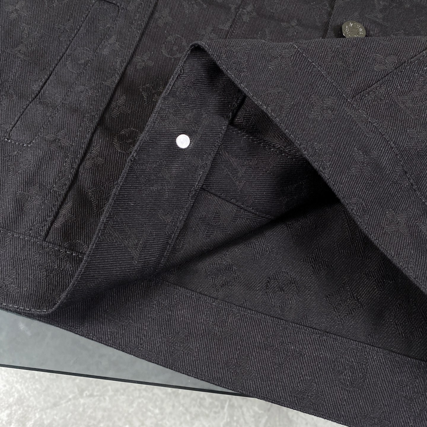 LV Jacket-047