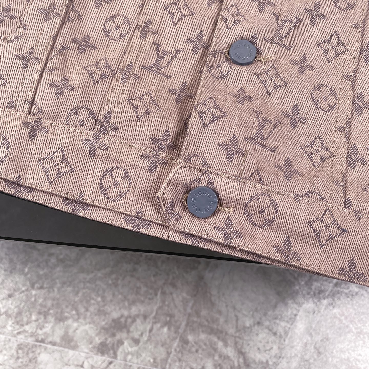 LV Jacket-048