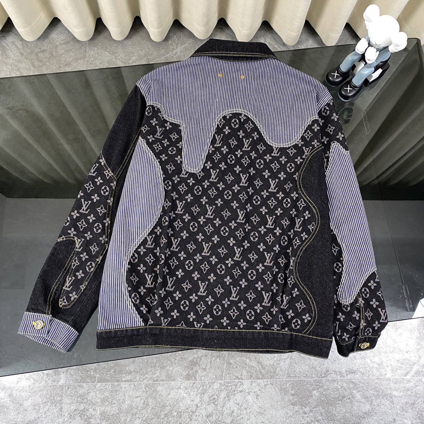 LV Jacket-054