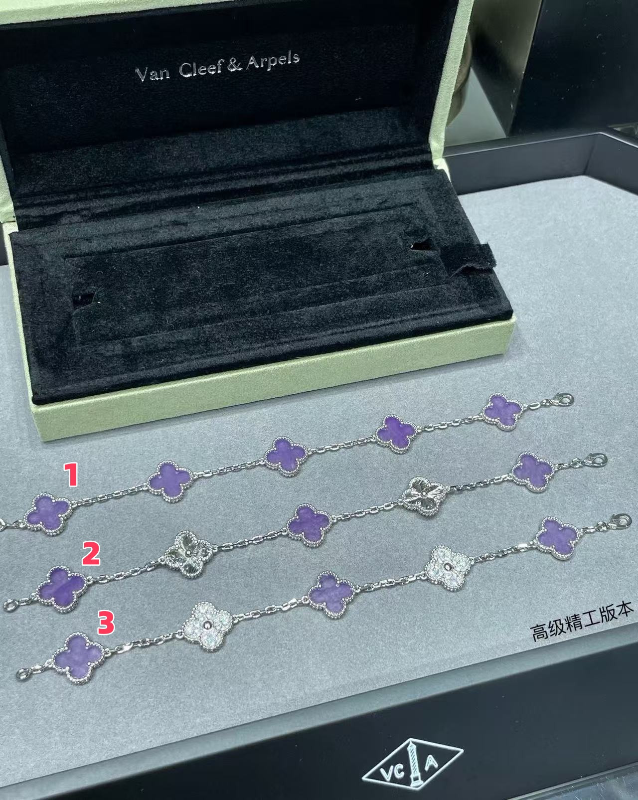 V*n Cl**f & Arpels five-flowered four-leaf clover Bracelet Chain length approx.19cm