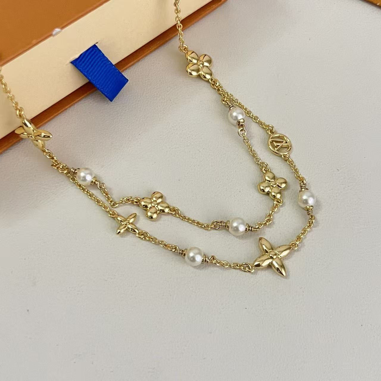 L0vis Vvtt0n Necklace