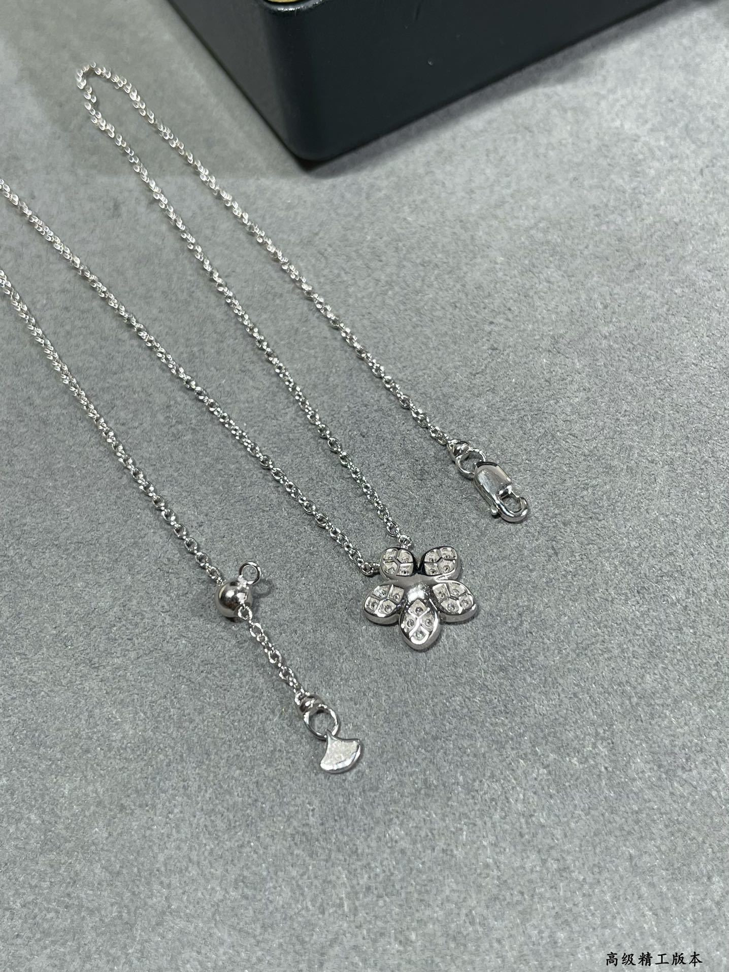 Graff Flower Pendant Necklace Ag925