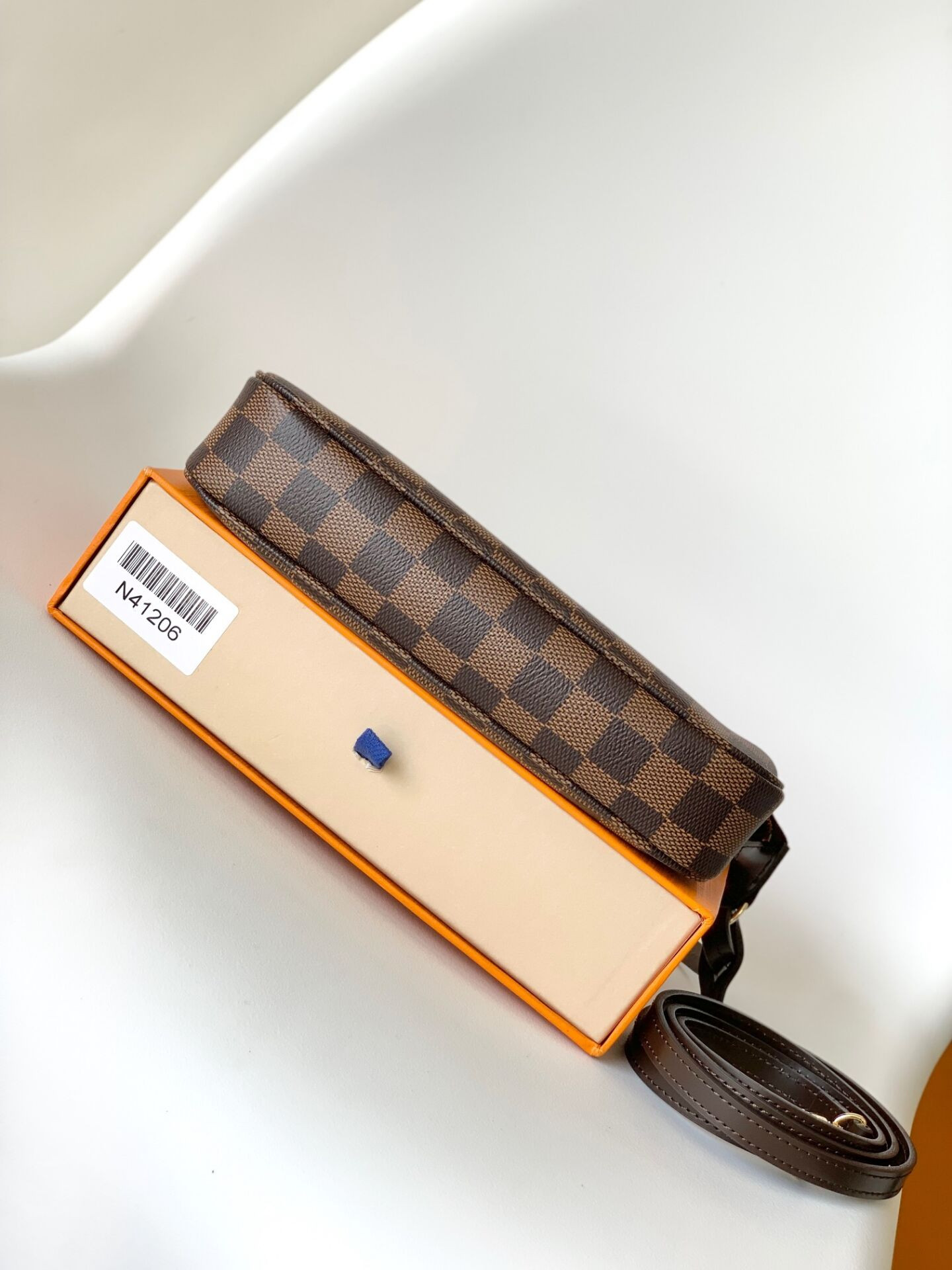 LV Coated Pochette N41206 21x12.5x4cm